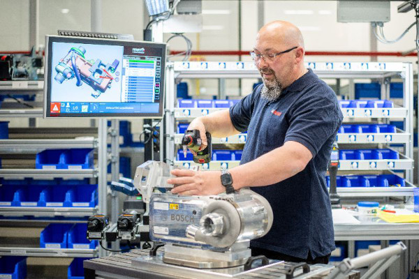 Check-up Media Bosch cellcentric worker