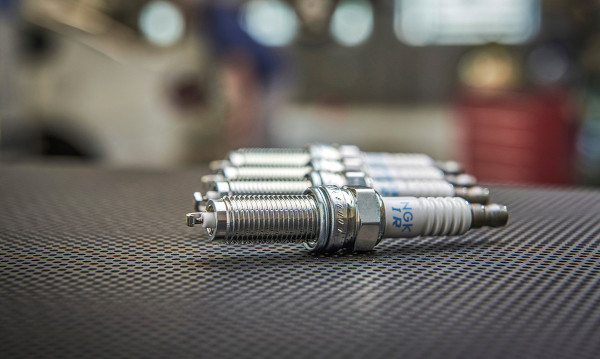 Check-up Media NGK Spark Plug b