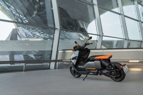 Check-up Media BMW CE 04 b