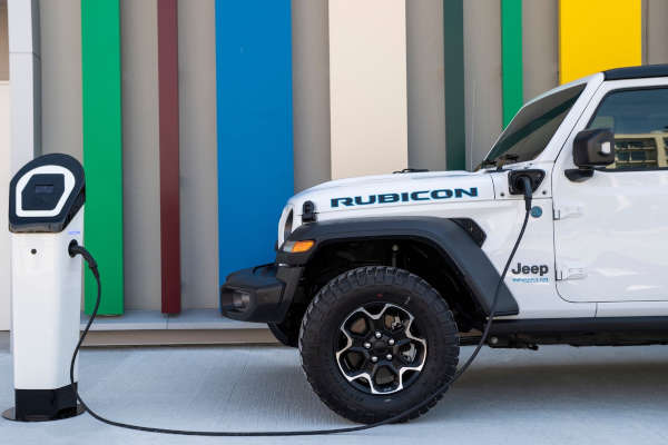 Check-up Media Jeep Wrangler Rubicon recharging
