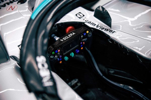 Check-up Media Solera Mercedes-AMG Petronas F1 team steering wheel