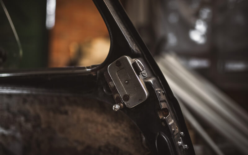 Check-up Media car door