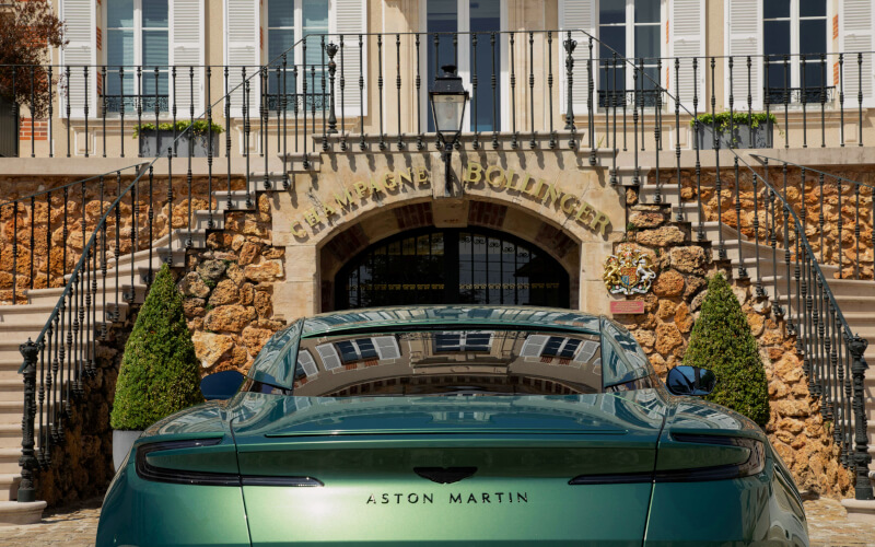 Check-up Media Aston Martin Champagne Bollinger 2