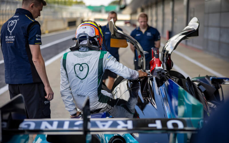Check-up Media Aston Martin THOR 2