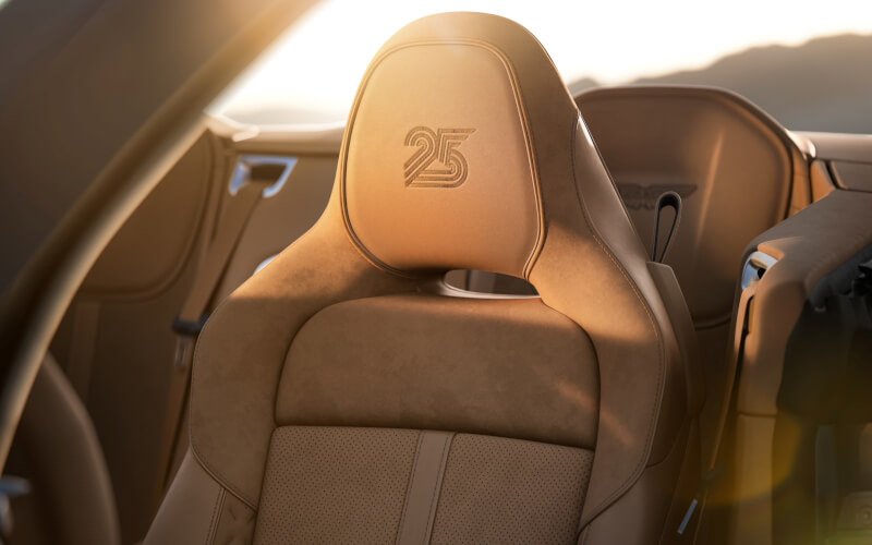 Check-up Media Aston Martin Vanquish 25 seat