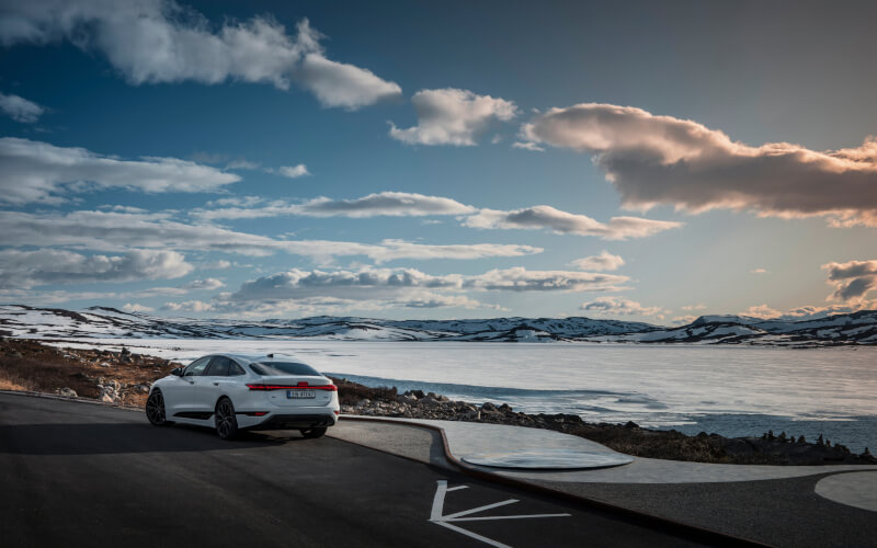 Check-up Media Audi A6 e-tron road trip rear