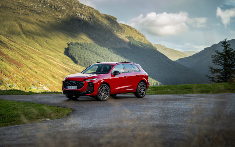 Check-up Media Audi Q3 red