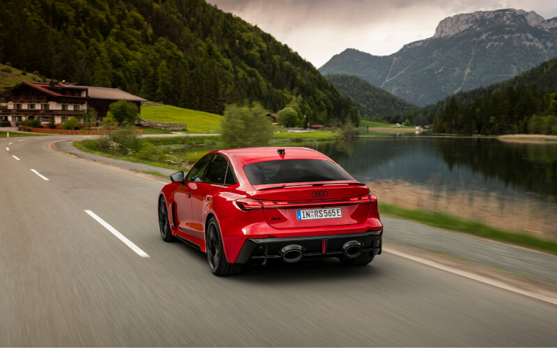 Check-up Media Audi RS 5 red