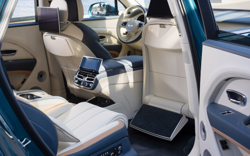 Check-up Media Bentley Bentayga EWB Azure Riviera Collection interior