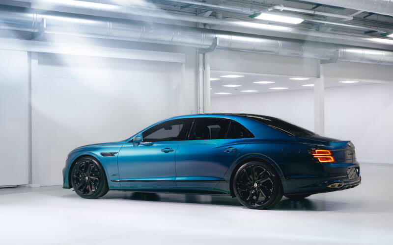Check-up Media Ombré by Mulliner Flying Spur rear