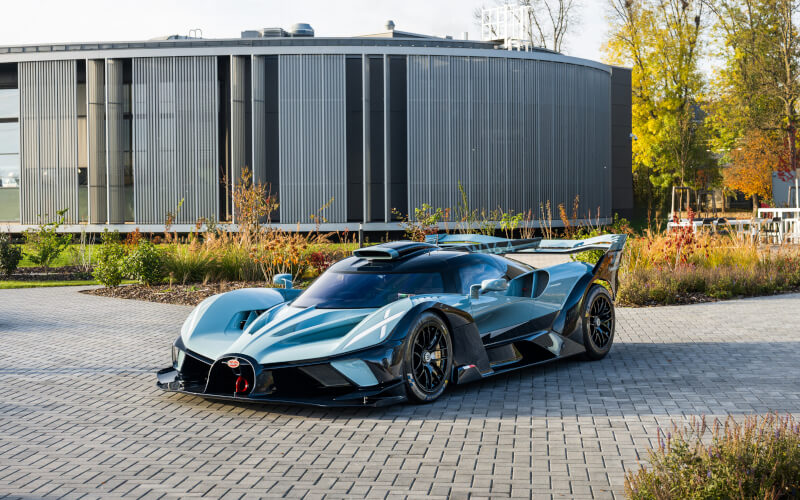 Check-up Media Bugatti Bolide front