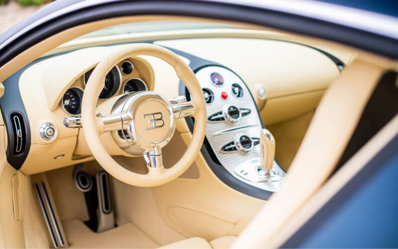 Check-up Media Bugatti Veyron interior