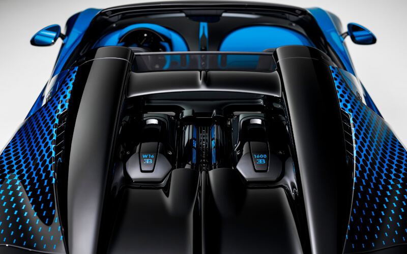 Check-up Media Bugatti W16 Mistral Fly Bug above