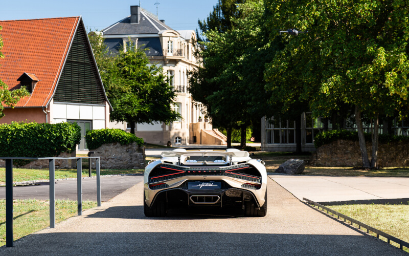 Check-up Media Bugatti W16 Mistral rear