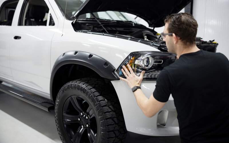 Check-up Media car headlamp