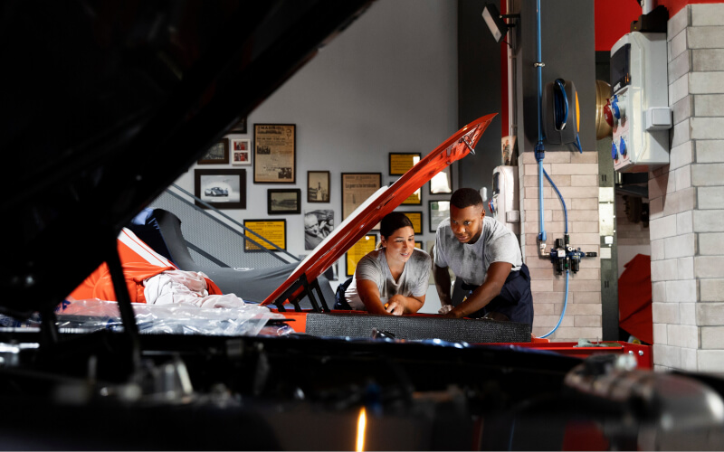 Check-up Media car in workshop
