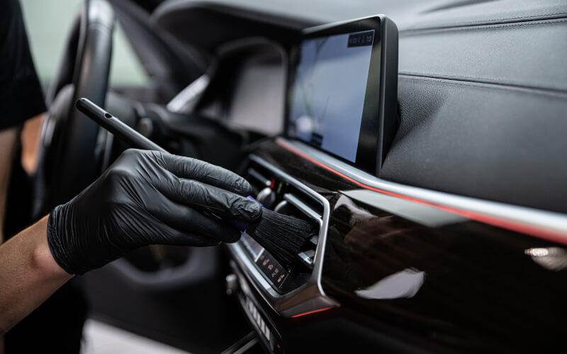 Check-up Media car interior cleaning
