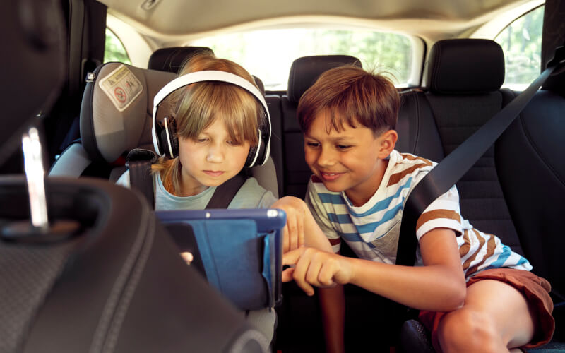 Check-up Media children in car