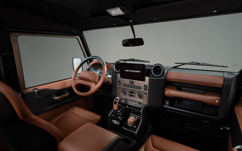 Check-up Media Defender V8 Classic interior