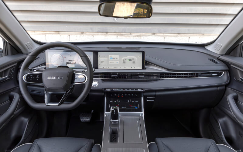 Check-up Media EBRO s400 HEV interior