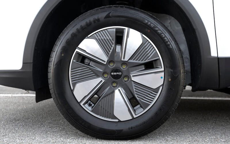 Check-up Media EBRO s400 HEV wheel
