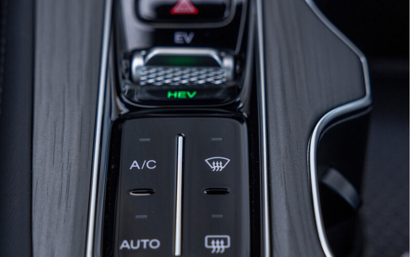 Check-up Media EBRO s800 PHEV detail