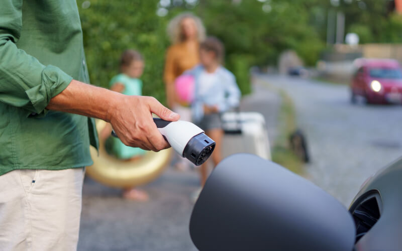 Check-up Media electric car recharge
