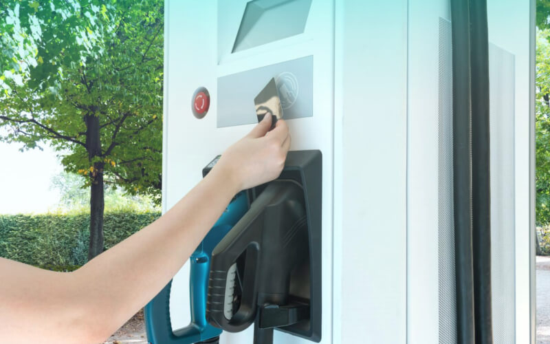 Check-up Media electric car recharge