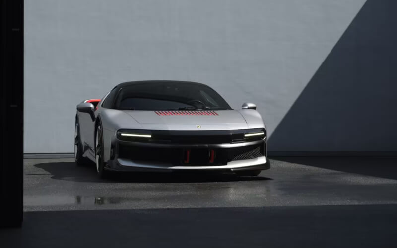Check-up Media Ferrari CZ26 front
