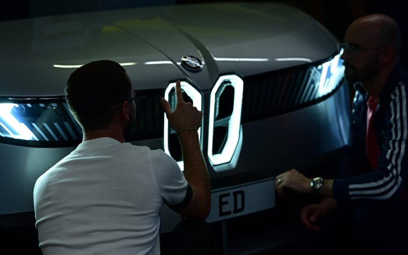 Check-up Media FORVIA HELLA BMW iX3