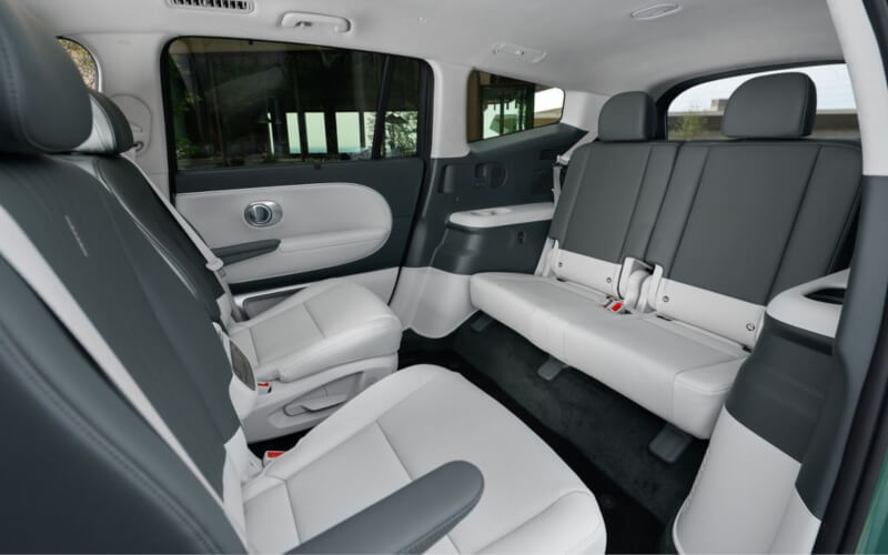 Check-up Media Hyundai IONIQ 9 seats