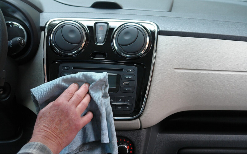 Check-up Media interior cleaning