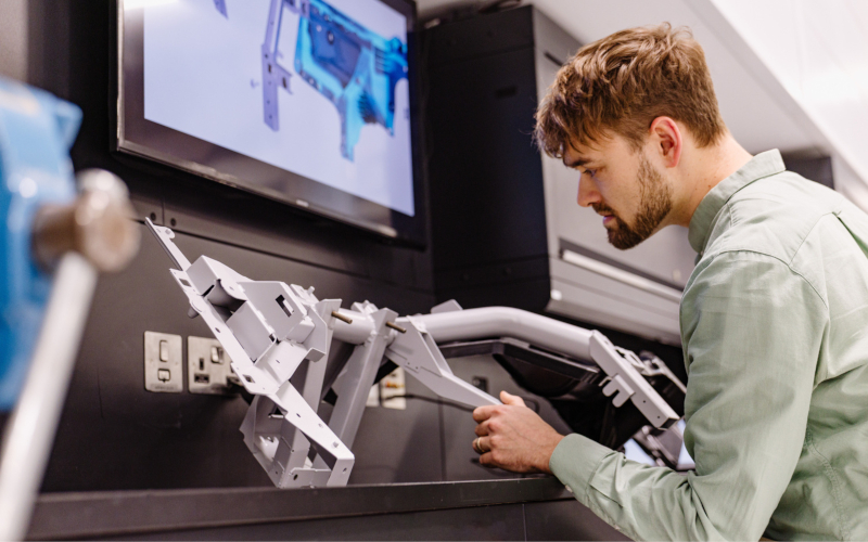 Check-up Media Jaguar Land Rover Crossbeam