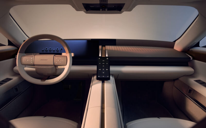 Check-up Media Jaguar Type 01 interior