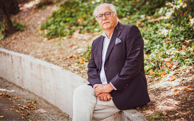 Check-up Media José Couto seated