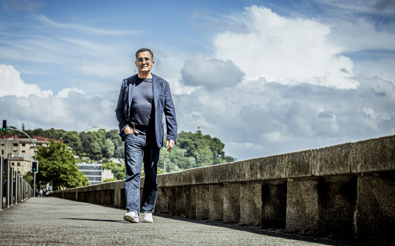 Check-up Media José Manuel Costa walking