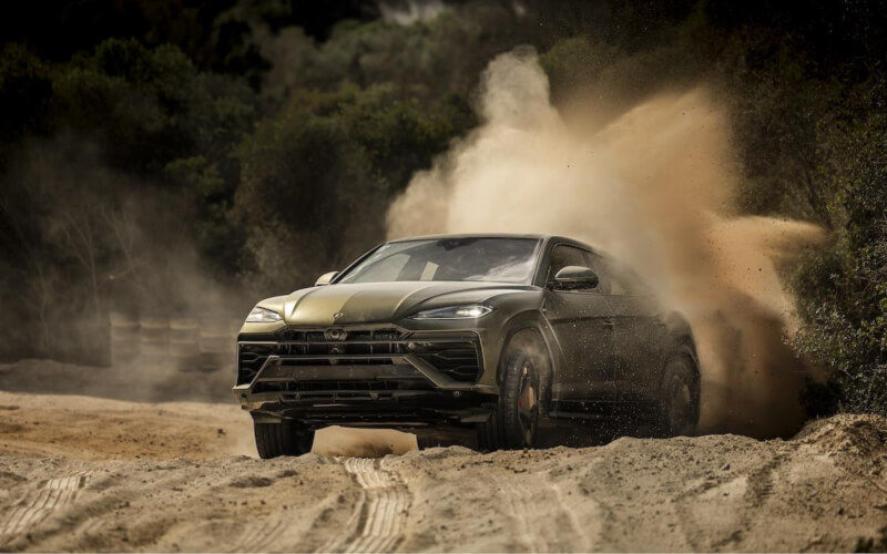 Check-up Media Lamborghini Urus SE dust