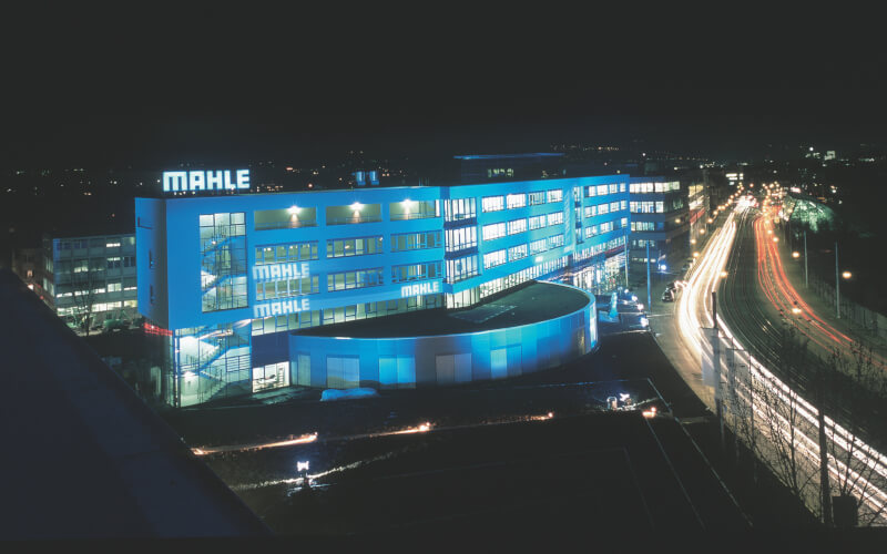 Check-up Media MAHLE headquarters night