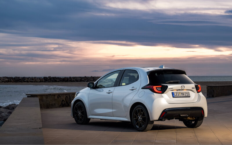 Check-up Media Mazda2 Hybrid rear