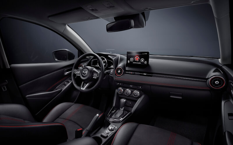 Check-up Media Mazda2 interior