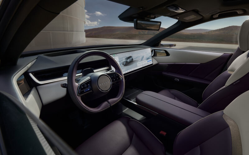 Check-up Media Mazda CX-6e interior