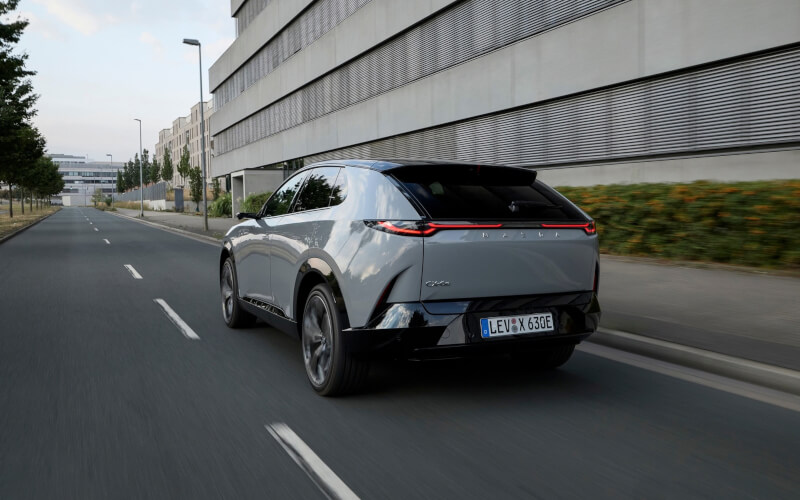 Check-up Media Mazda CX-6e rear
