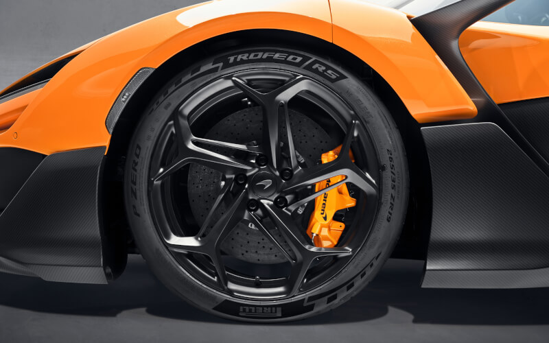 Check-up Media McLaren W1 Pirelli