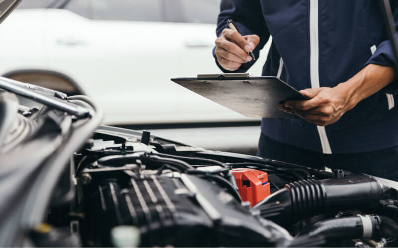 Check-up Mechanic car maintenance