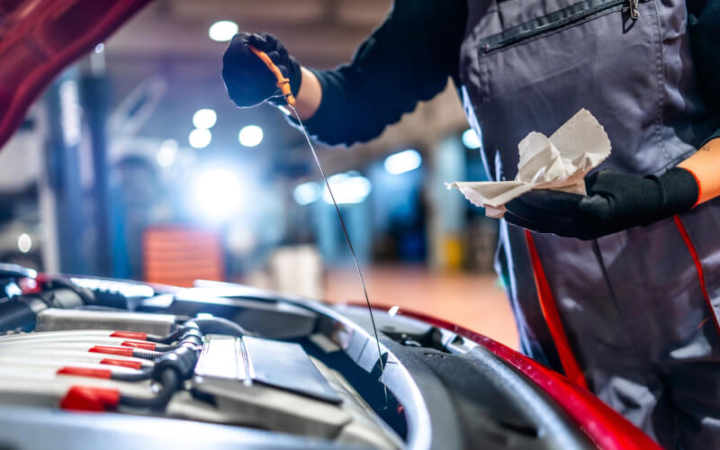 Check-up Media mechanic checking oil
