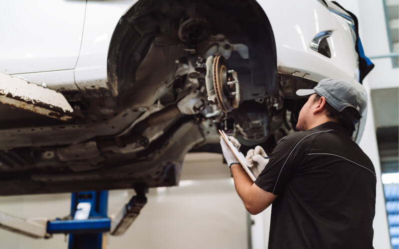 Check-up Media mechanic checking pads