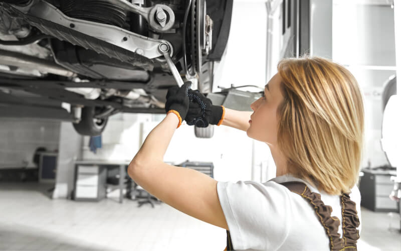 Check-up Media mechanic girl