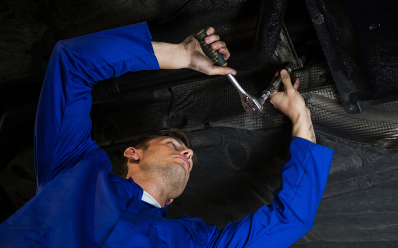 Check-up Media mechanic servicing