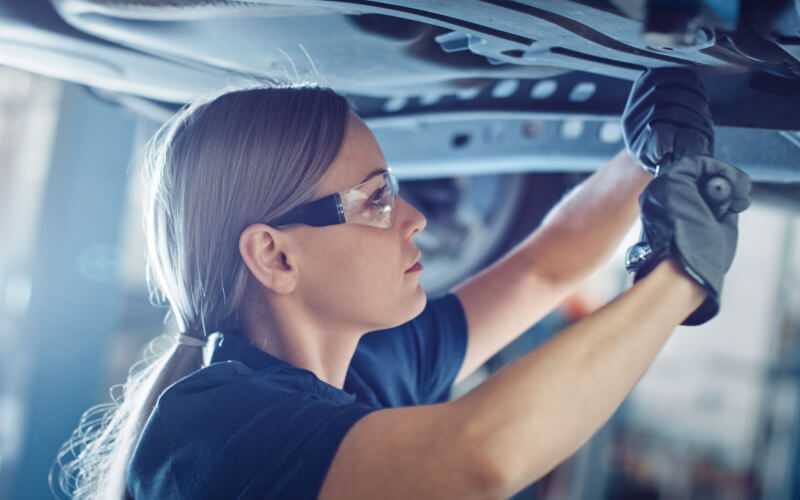 Check-up Media mechanic woman