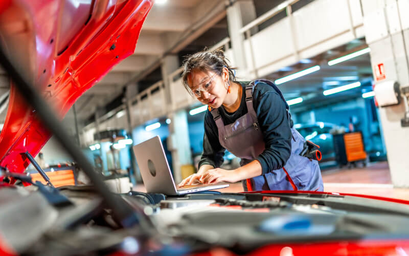Check-up Media mechanic woman
